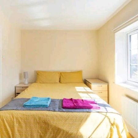 Ensuite Room Near Canal Southall Kültér fotó