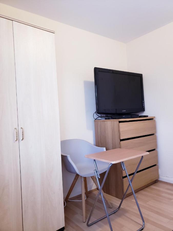 Ensuite Room Near Canal Southall Kültér fotó