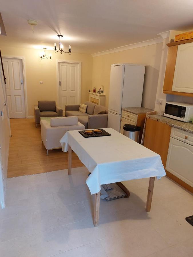 Ensuite Room Near Canal Southall Kültér fotó