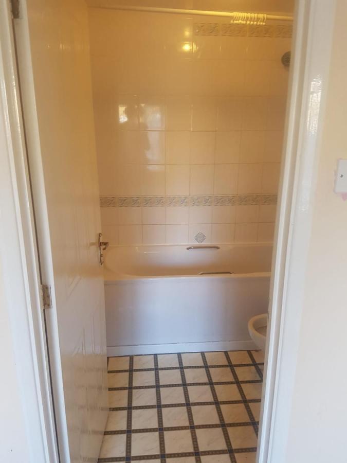 Ensuite Room Near Canal Southall Kültér fotó