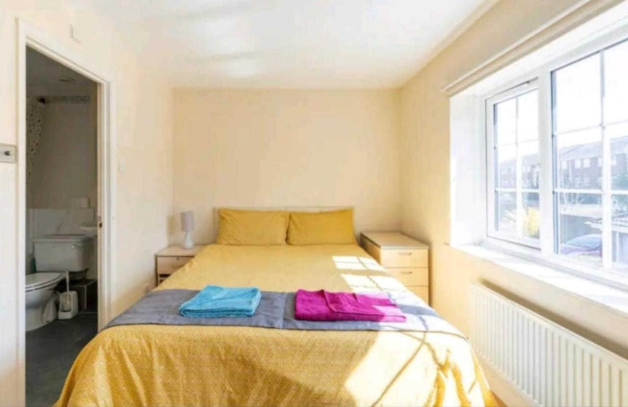 Ensuite Room Near Canal Southall Kültér fotó
